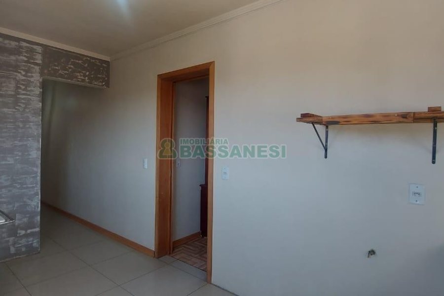 Casa com 100m², 3 dormitórios, 1 vaga, no bairro Kayser em Caxias do Sul para Alugar