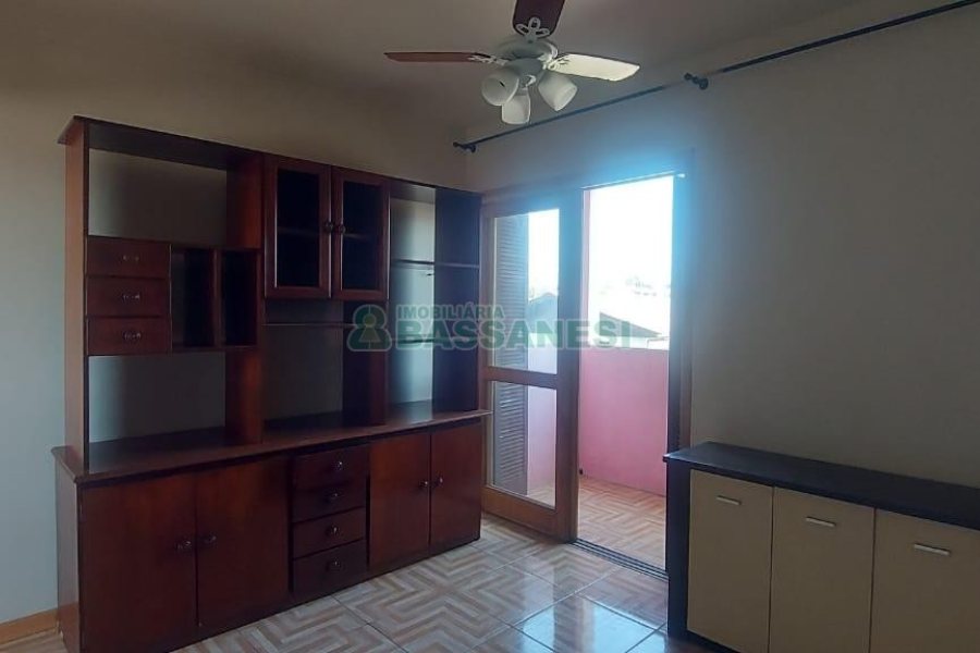 Casa com 100m², 3 dormitórios, 1 vaga, no bairro Kayser em Caxias do Sul para Alugar