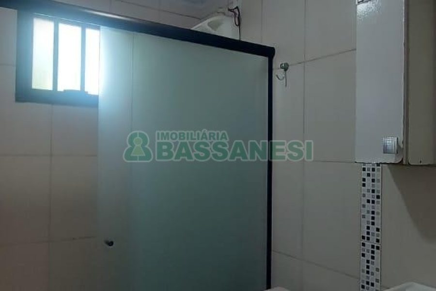 Casa com 100m², 3 dormitórios, 1 vaga, no bairro Kayser em Caxias do Sul para Alugar