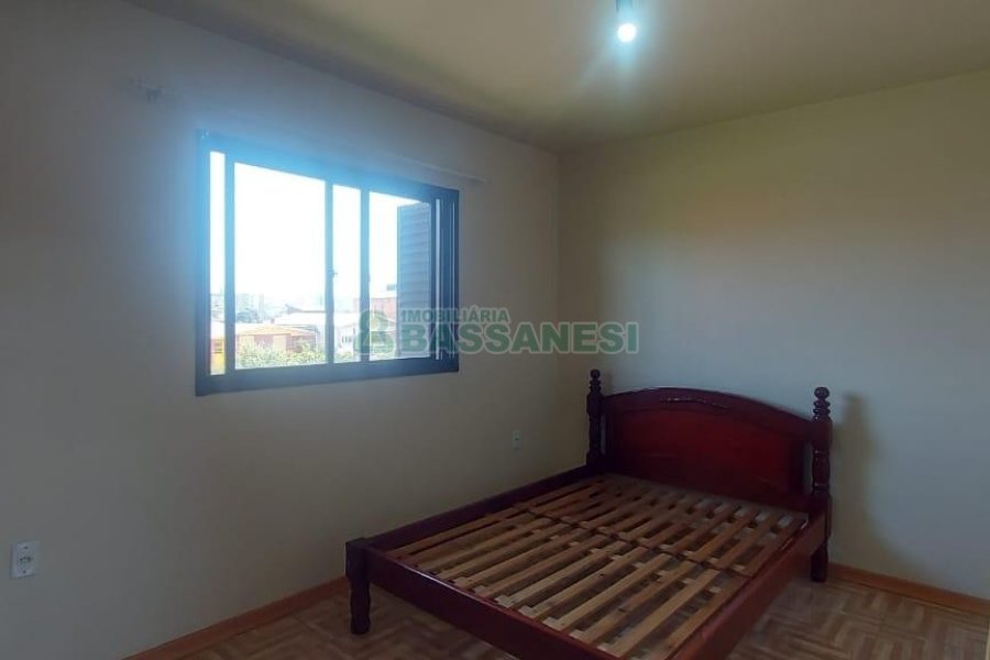 Casa com 100m², 3 dormitórios, 1 vaga, no bairro Kayser em Caxias do Sul para Alugar