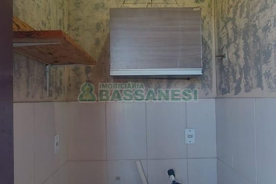 Casa com 100m², 3 dormitórios, 1 vaga, no bairro Kayser em Caxias do Sul para Alugar