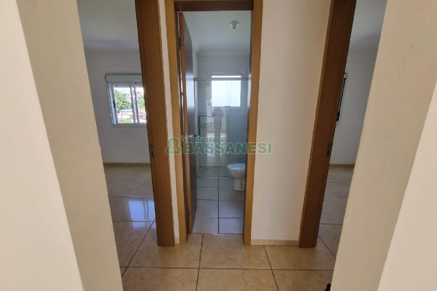 Apartamento com 64m², 2 dormitórios, 1 vaga, no bairro Nossa Senhora das Graças em Caxias do Sul para Alugar