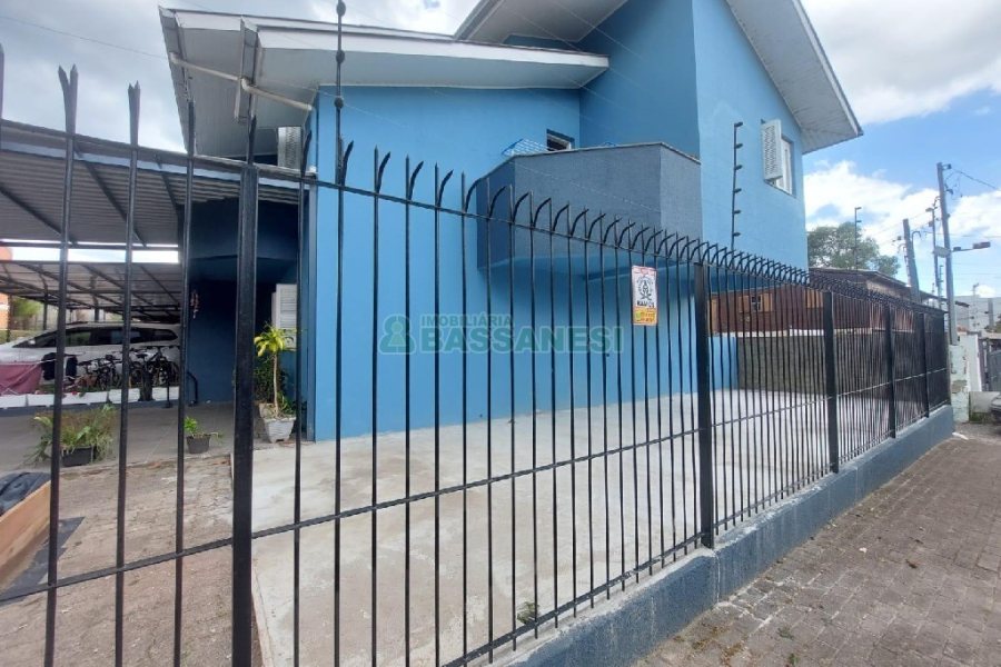 Sobrado com 90m², 2 dormitórios, 2 vagas, no bairro Parque Oasis em Caxias do Sul para Alugar