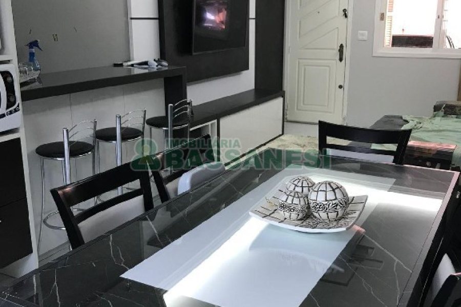 Sobrado com 90m², 2 dormitórios, 2 vagas, no bairro Parque Oasis em Caxias do Sul para Alugar