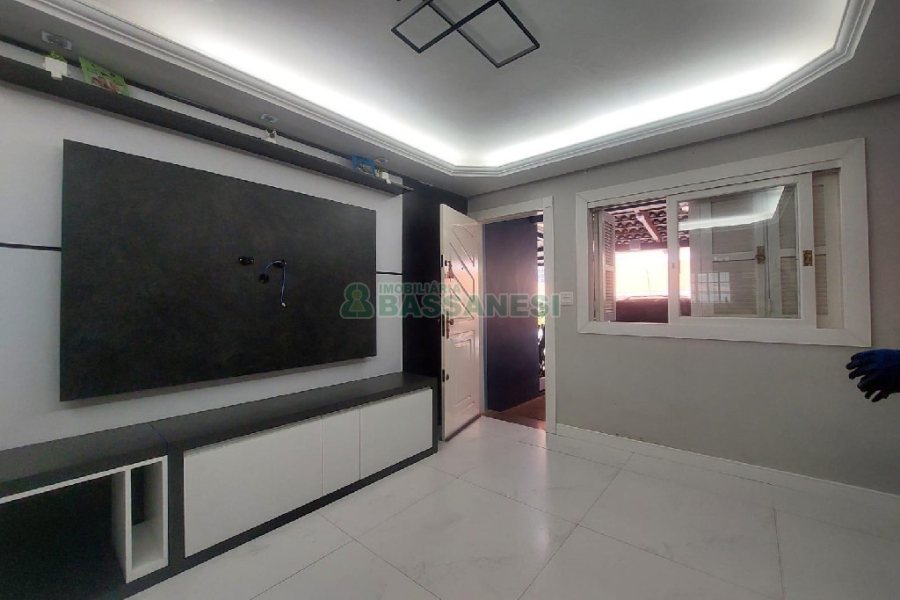 Sobrado com 90m², 2 dormitórios, 2 vagas, no bairro Parque Oasis em Caxias do Sul para Alugar