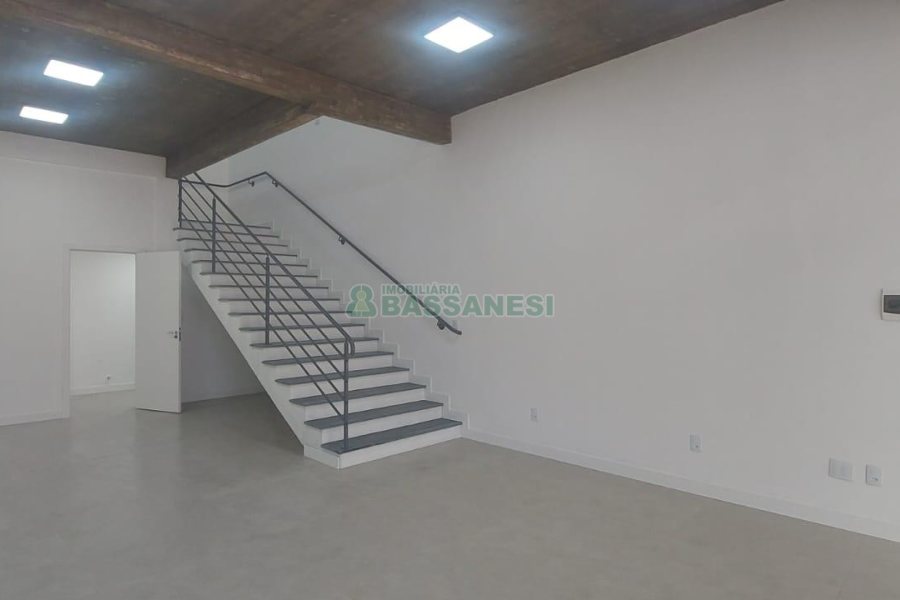 Loja com 102m², no bairro Santa Lúcia em Caxias do Sul para Alugar