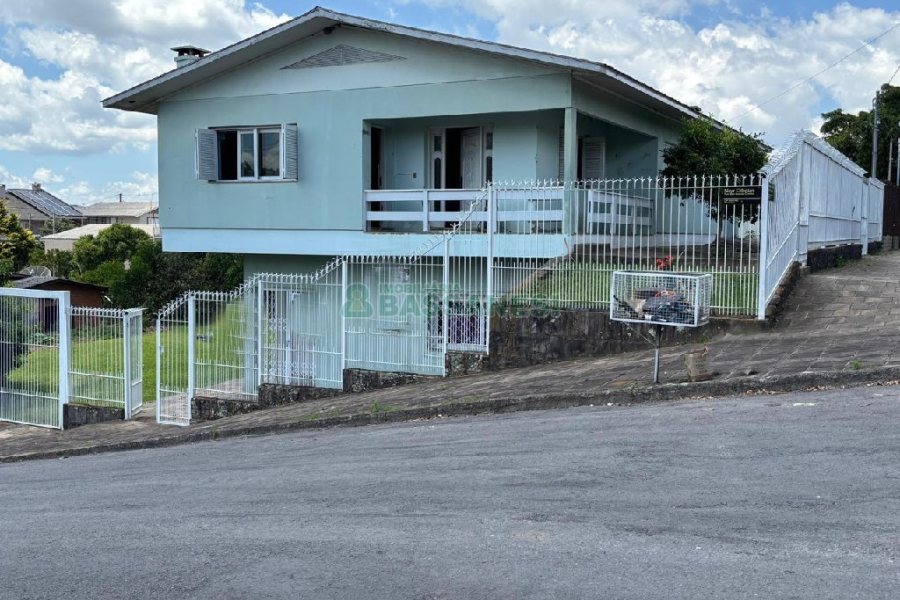 Casa com 278m², 5 dormitórios, 10 vagas, no bairro Santa Lúcia em Caxias do Sul para Alugar