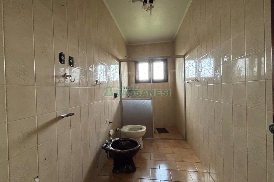 Casa com 278m², 5 dormitórios, 10 vagas, no bairro Santa Lúcia em Caxias do Sul para Alugar