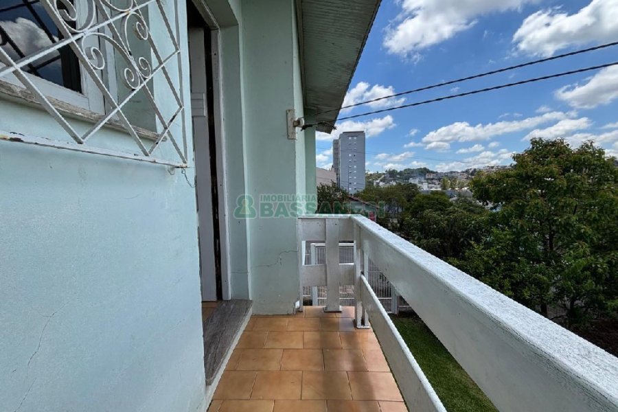 Casa com 278m², 5 dormitórios, 10 vagas, no bairro Santa Lúcia em Caxias do Sul para Alugar
