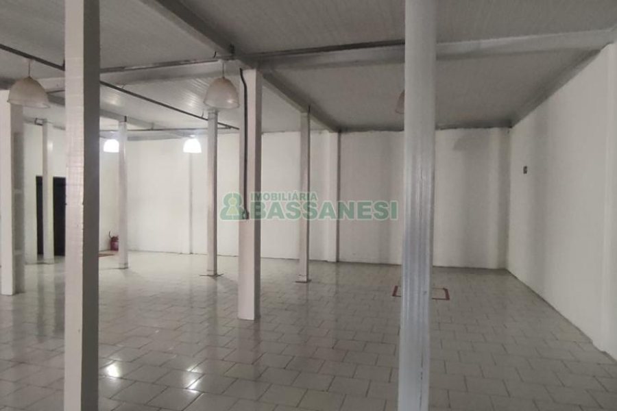 Pavilhão com 891m², no bairro Esplanada em Caxias do Sul para Alugar
