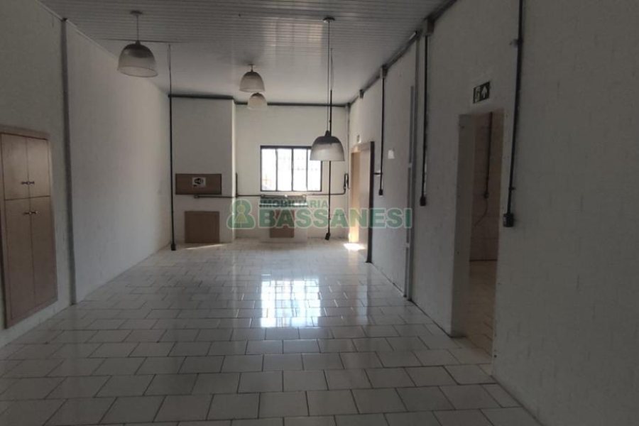 Pavilhão com 891m², no bairro Esplanada em Caxias do Sul para Alugar