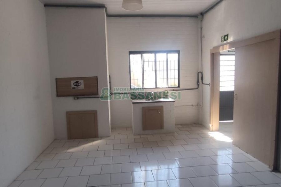 Pavilhão com 891m², no bairro Esplanada em Caxias do Sul para Alugar