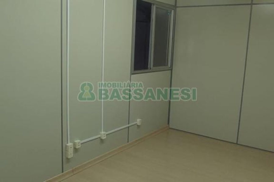 Pavilhão com 891m², no bairro Esplanada em Caxias do Sul para Alugar