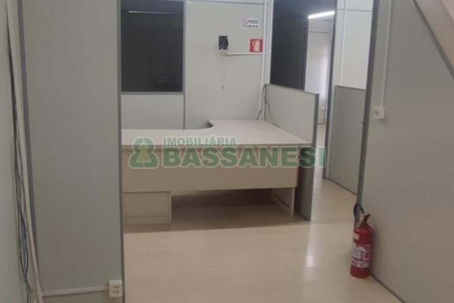 Pavilhão com 891m², no bairro Esplanada em Caxias do Sul para Alugar