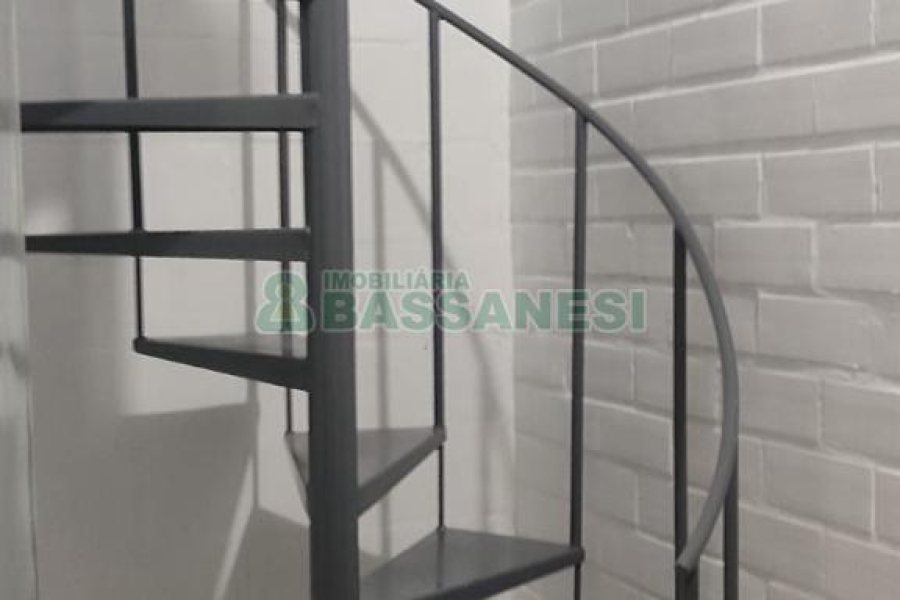 Pavilhão com 891m², no bairro Esplanada em Caxias do Sul para Alugar