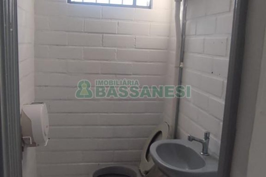 Pavilhão com 891m², no bairro Esplanada em Caxias do Sul para Alugar