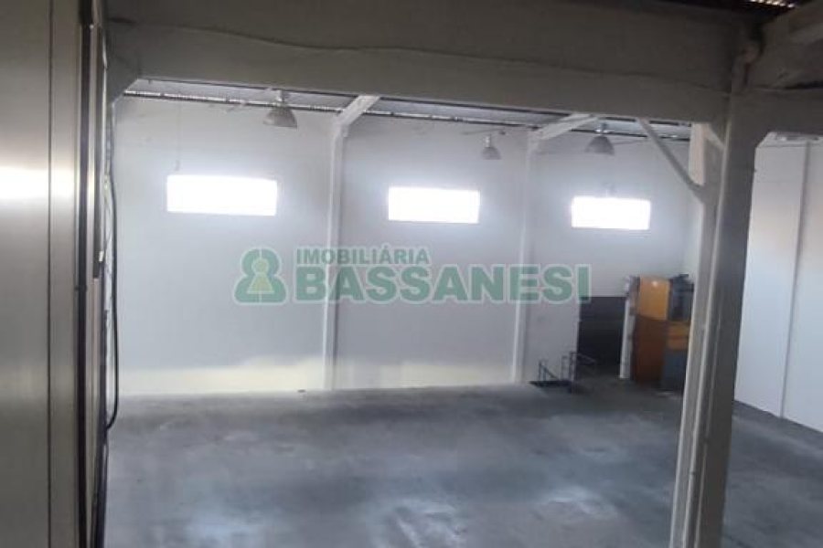 Pavilhão com 891m², no bairro Esplanada em Caxias do Sul para Alugar