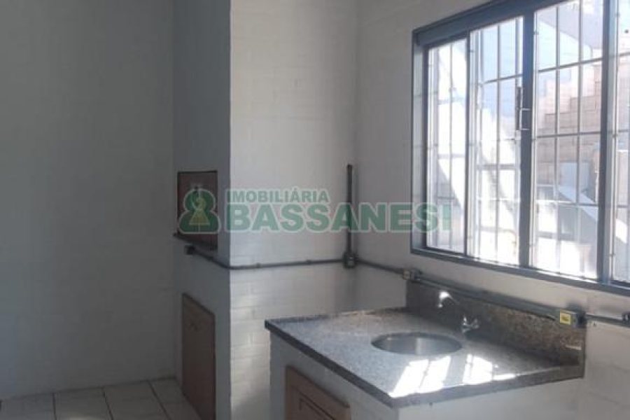 Pavilhão com 891m², no bairro Esplanada em Caxias do Sul para Alugar