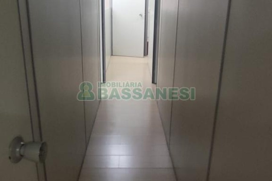 Pavilhão com 891m², no bairro Esplanada em Caxias do Sul para Alugar