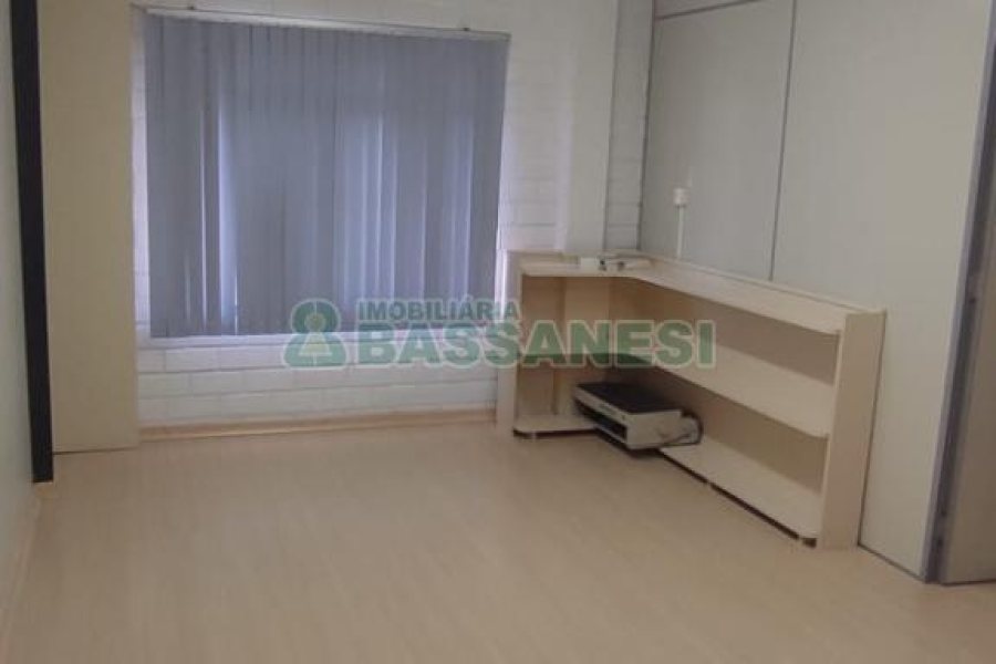 Pavilhão com 891m², no bairro Esplanada em Caxias do Sul para Alugar