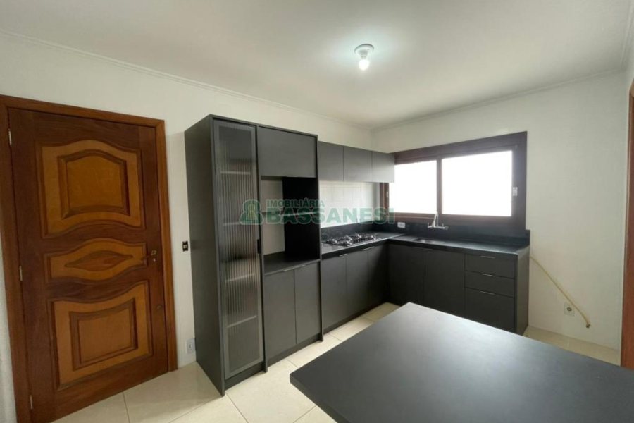 Apartamento com 100m², 3 dormitórios, 1 vaga, no bairro Panazzolo em Caxias do Sul para Alugar