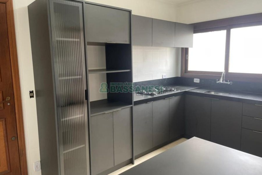 Apartamento com 100m², 3 dormitórios, 1 vaga, no bairro Panazzolo em Caxias do Sul para Alugar