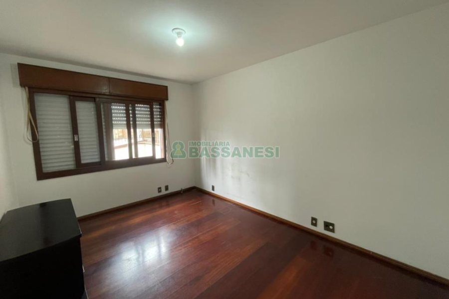 Apartamento com 100m², 3 dormitórios, 1 vaga, no bairro Panazzolo em Caxias do Sul para Alugar