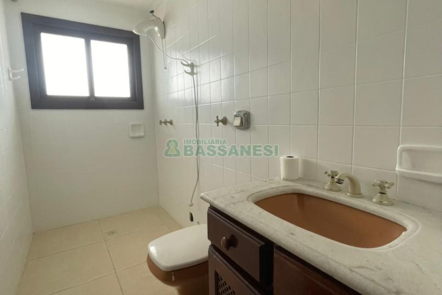 Apartamento com 100m², 3 dormitórios, 1 vaga, no bairro Panazzolo em Caxias do Sul para Alugar