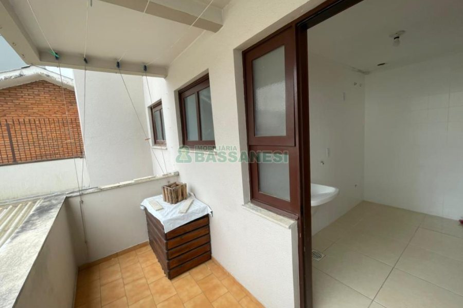 Apartamento com 100m², 3 dormitórios, 1 vaga, no bairro Panazzolo em Caxias do Sul para Alugar