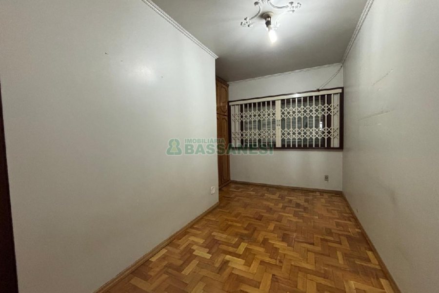 Casa com 150m², 3 dormitórios, 1 vaga, no bairro Santa Lúcia em Caxias do Sul para Alugar