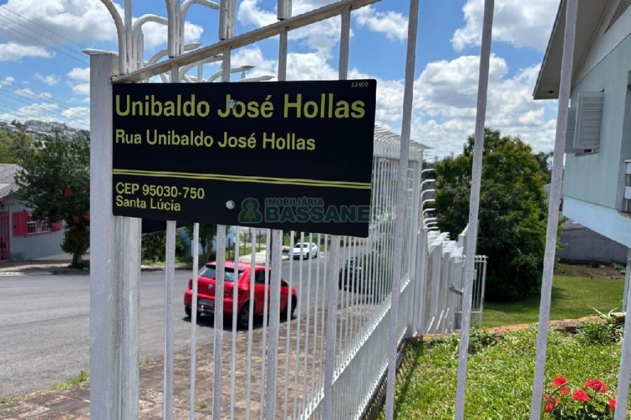 Casa com 150m², 3 dormitórios, 1 vaga, no bairro Santa Lúcia em Caxias do Sul para Alugar