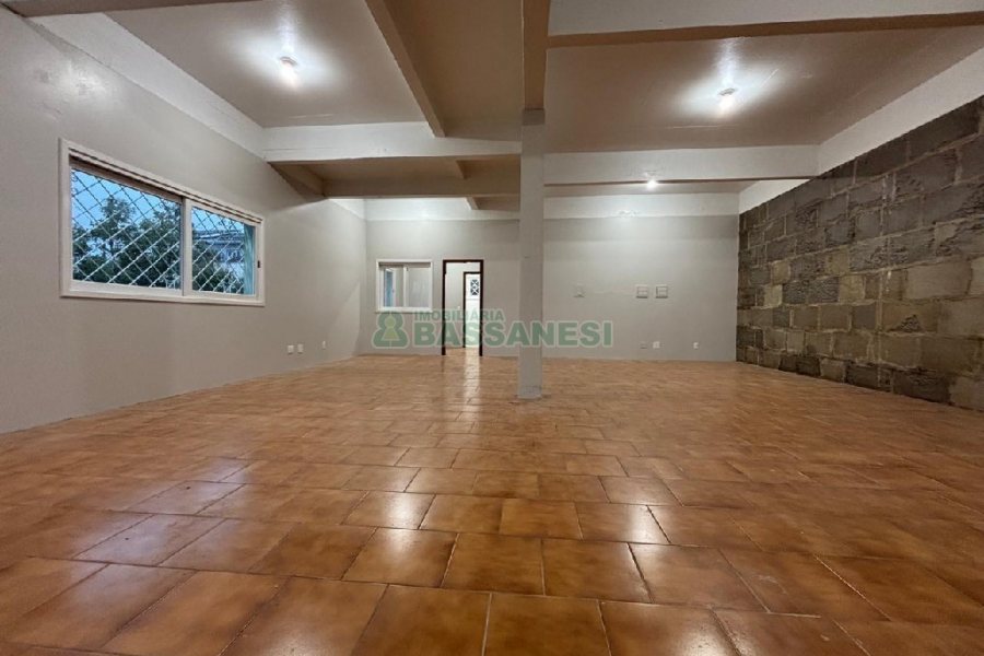 Casa com 150m², 3 dormitórios, 1 vaga, no bairro Santa Lúcia em Caxias do Sul para Alugar