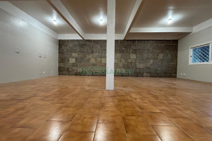 Casa com 150m², 3 dormitórios, 1 vaga, no bairro Santa Lúcia em Caxias do Sul para Alugar