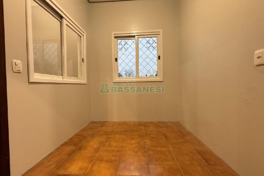 Casa com 150m², 3 dormitórios, 1 vaga, no bairro Santa Lúcia em Caxias do Sul para Alugar