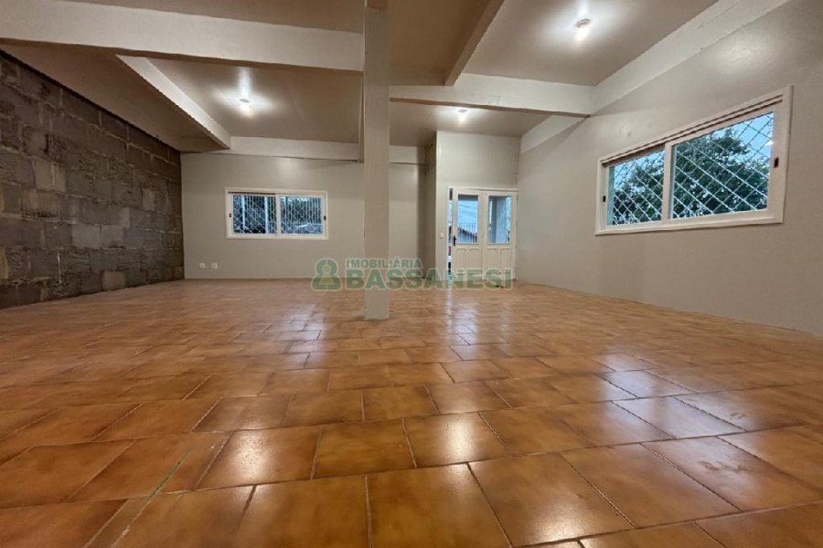 Casa com 150m², 3 dormitórios, 1 vaga, no bairro Santa Lúcia em Caxias do Sul para Alugar