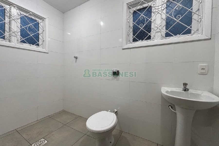 Casa com 150m², 3 dormitórios, 1 vaga, no bairro Santa Lúcia em Caxias do Sul para Alugar