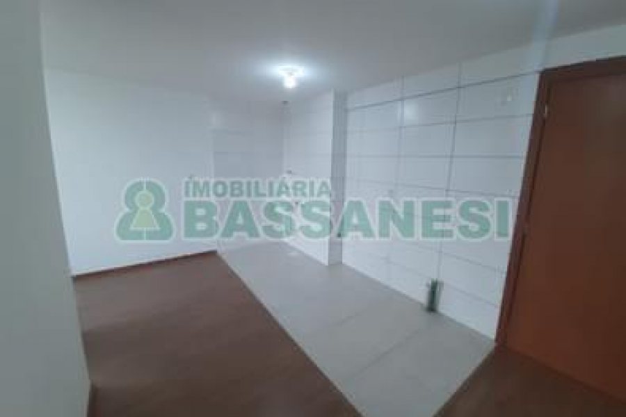 Apartamento com 40m², 2 dormitórios, 1 vaga, no bairro Petrópolis em Caxias do Sul para Comprar