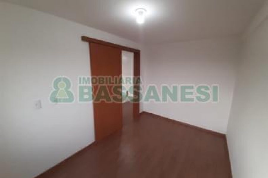 Apartamento com 40m², 2 dormitórios, 1 vaga, no bairro Petrópolis em Caxias do Sul para Comprar