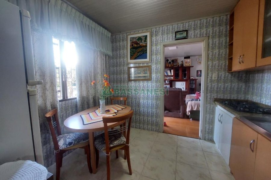 Casa com 100m², 3 dormitórios, 2 vagas, no bairro Panazzolo em Caxias do Sul para Alugar