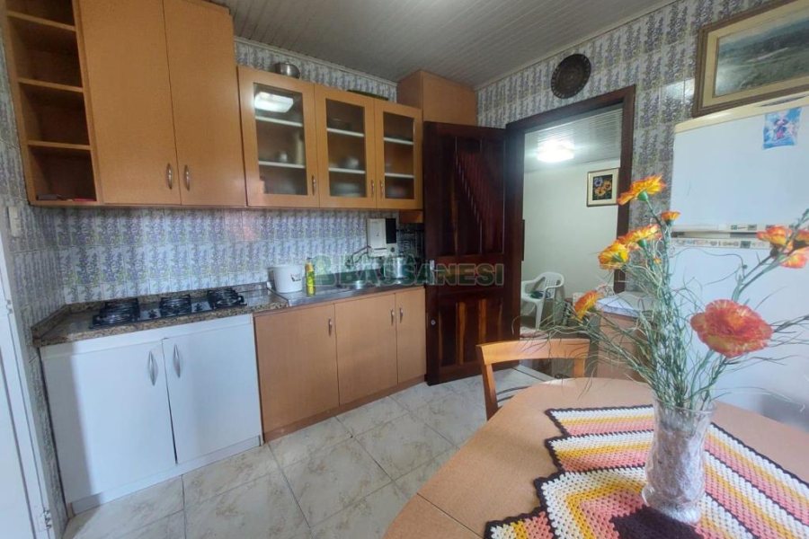 Casa com 100m², 3 dormitórios, 2 vagas, no bairro Panazzolo em Caxias do Sul para Alugar