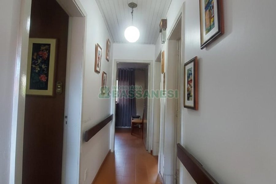 Casa com 100m², 3 dormitórios, 2 vagas, no bairro Panazzolo em Caxias do Sul para Alugar