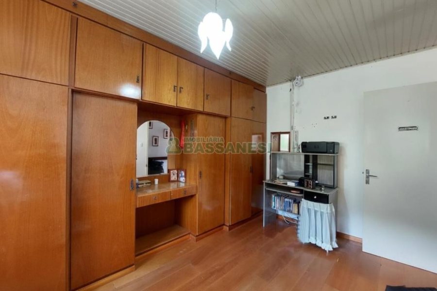 Casa com 100m², 3 dormitórios, 2 vagas, no bairro Panazzolo em Caxias do Sul para Alugar