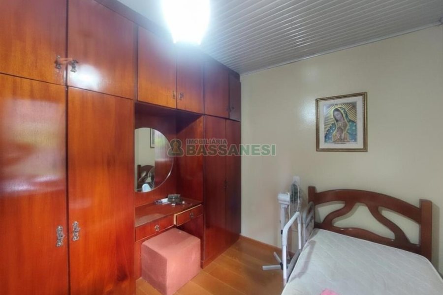 Casa com 100m², 3 dormitórios, 2 vagas, no bairro Panazzolo em Caxias do Sul para Alugar