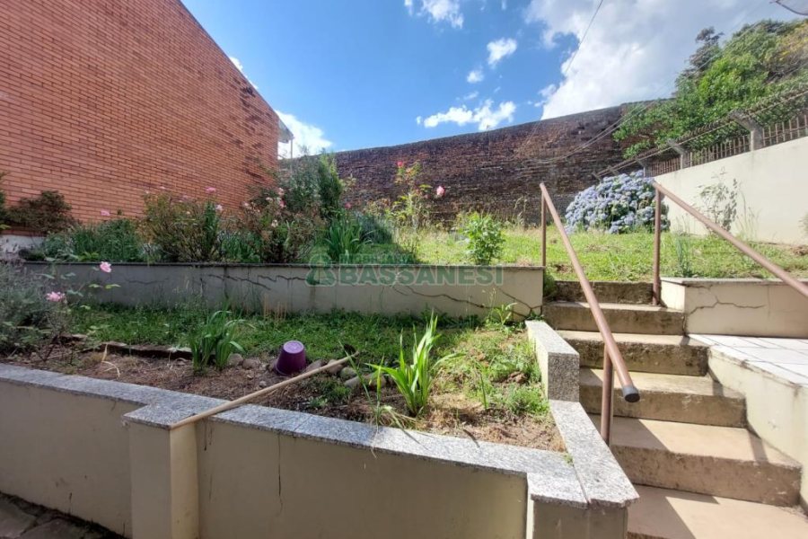 Casa com 100m², 3 dormitórios, 2 vagas, no bairro Panazzolo em Caxias do Sul para Alugar