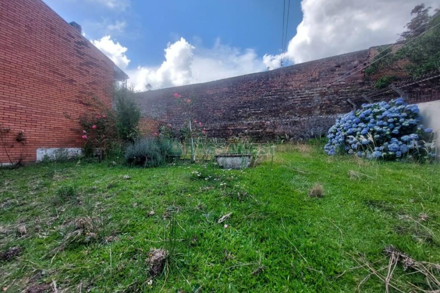 Casa com 100m², 3 dormitórios, 2 vagas, no bairro Panazzolo em Caxias do Sul para Alugar