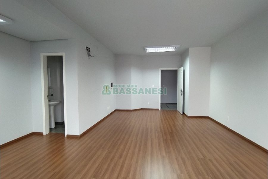 Predio com 1700m², 35 vagas, no bairro Santa Catarina em Caxias do Sul para Alugar