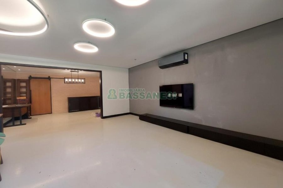 Casa com 350m², 5 dormitórios, 2 vagas, no bairro São Virgílio em Caxias do Sul para Alugar ou Comprar
