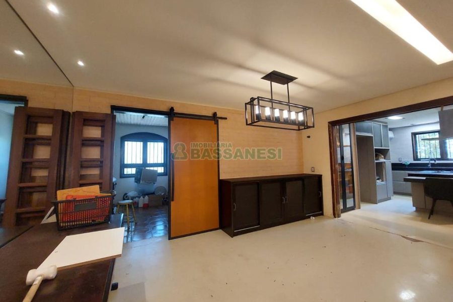 Casa com 350m², 5 dormitórios, 2 vagas, no bairro São Virgílio em Caxias do Sul para Alugar ou Comprar