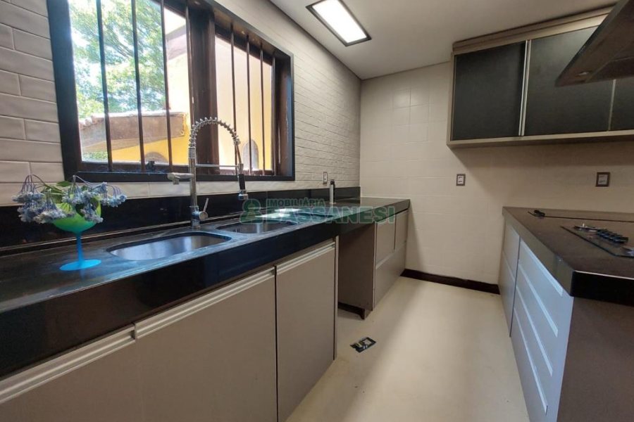 Casa com 350m², 5 dormitórios, 2 vagas, no bairro São Virgílio em Caxias do Sul para Alugar ou Comprar