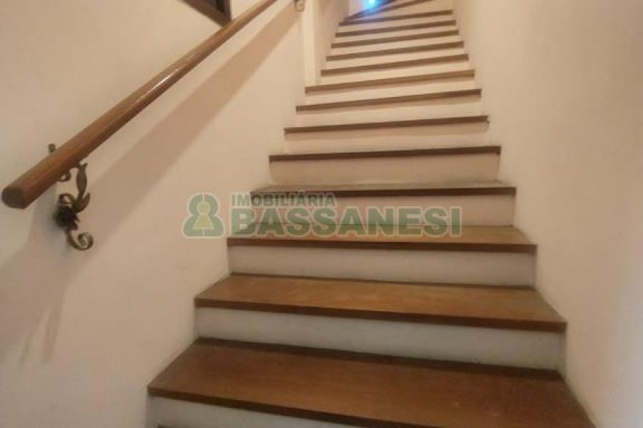 Casa com 350m², 5 dormitórios, 2 vagas, no bairro São Virgílio em Caxias do Sul para Alugar ou Comprar